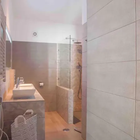 Luxurious With A Beautiful Garden And Private Pool *