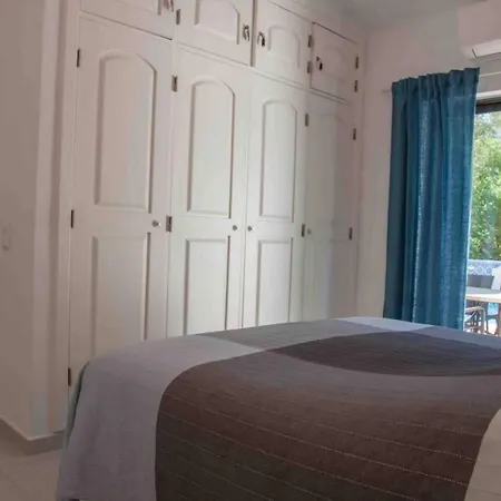 Luxurious With A Beautiful Garden And Private Pool Casa vacanze