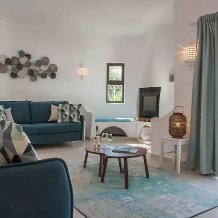 Luxurious With A Beautiful Garden And Private Pool Casa vacanze