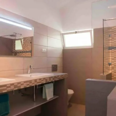 Casa vacanze Luxurious With A Beautiful Garden And Private Pool *