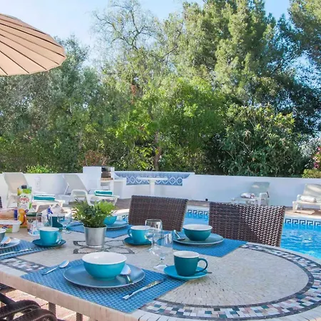 Casa vacanze Luxurious With A Beautiful Garden And Private Pool *